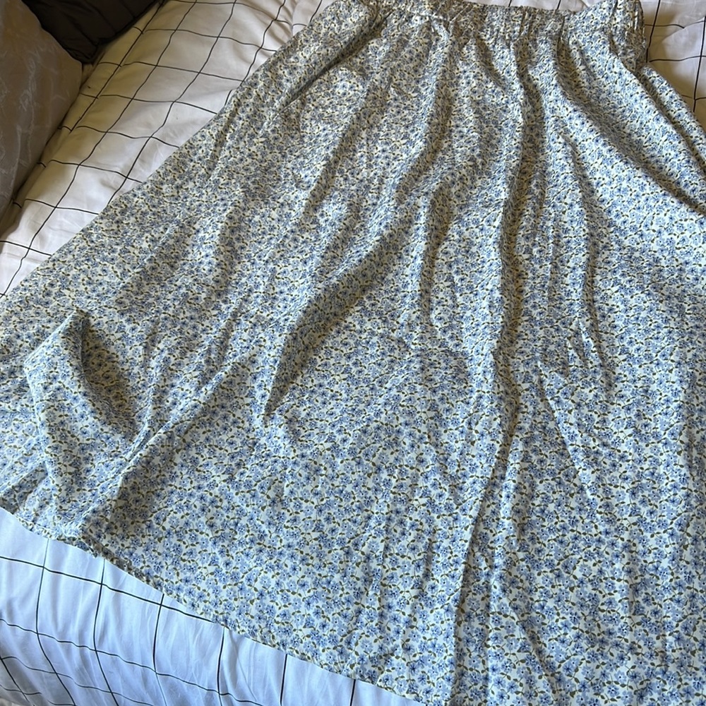 Brand -SHEIN , size -large ,color-floral blue light blue - Picture 3 of 4